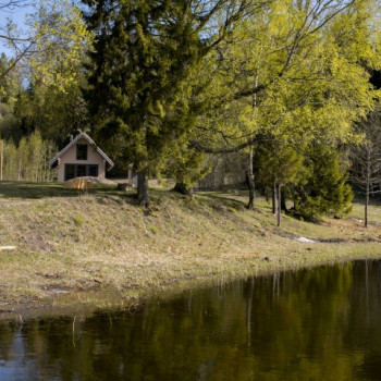 Dabas māja pie Ilgāja ezera
